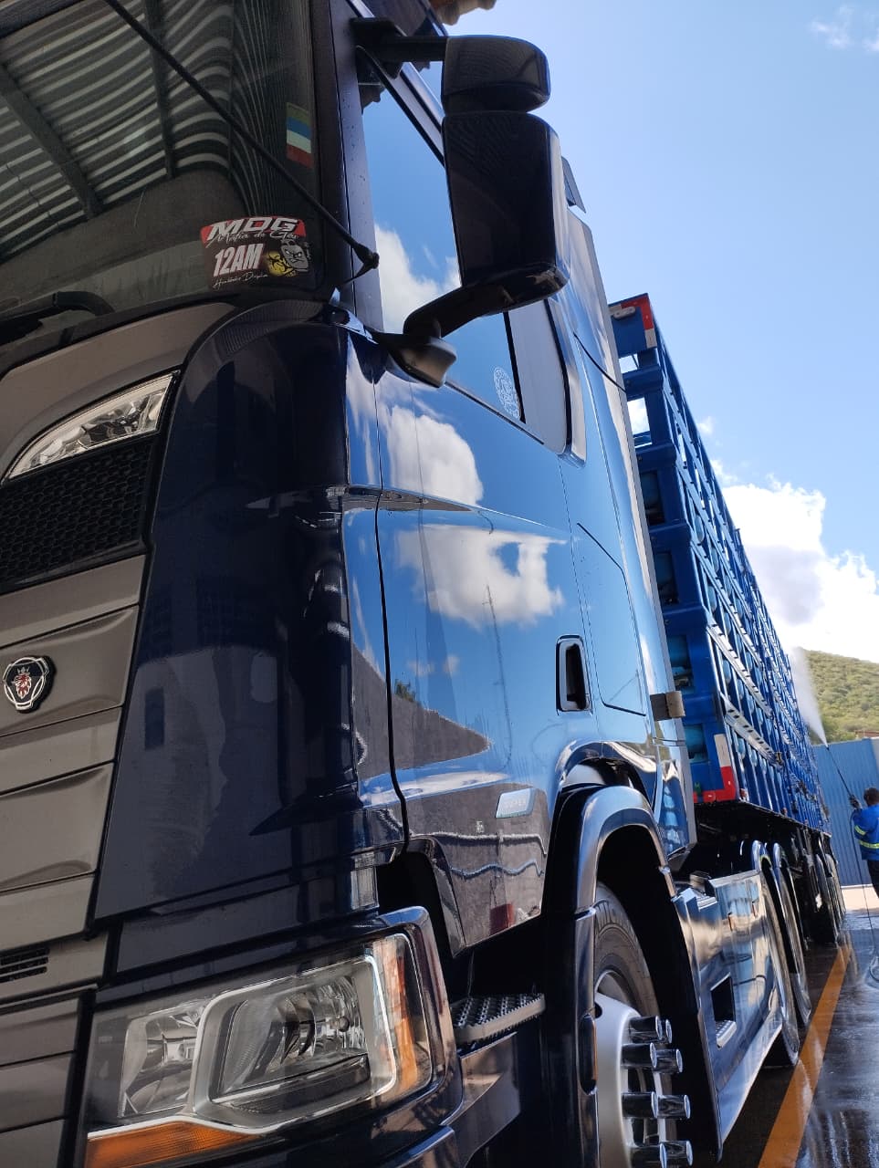 Detalhe de caminhão da frota TransGAS